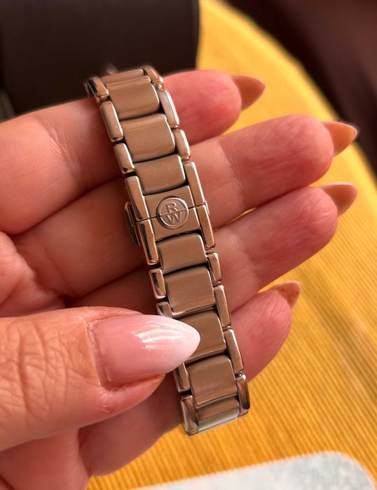 Луксозен швейцарски дамски часовник Raymond Weil Noemia с 12 диаманта