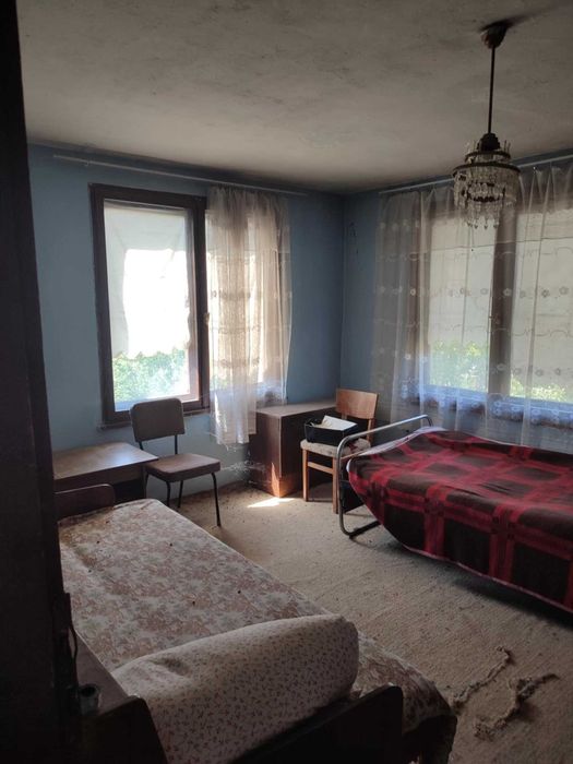 Просторна къща в село Делейна