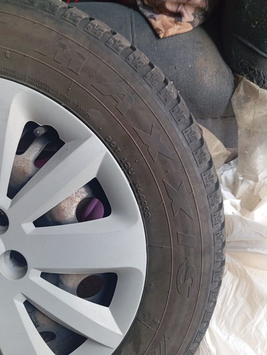 Продам резину 215/60/r16