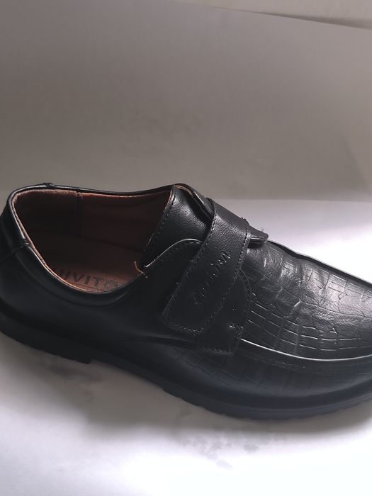 Продам школьные туфли для мальчика