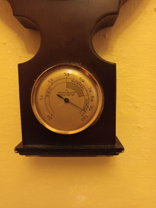 Ceas de perete, în stare buna