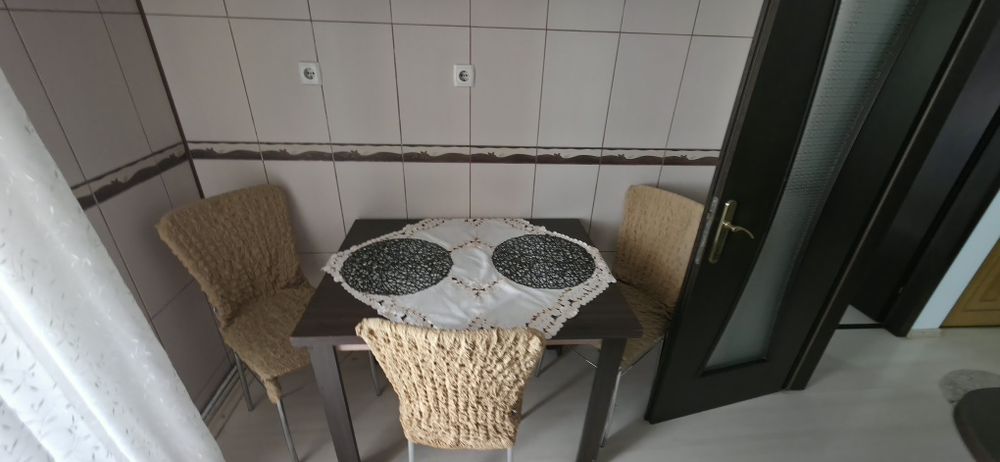 De inchiriat apartament 3 camere