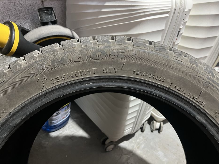 Шина зимние 235/45 R17