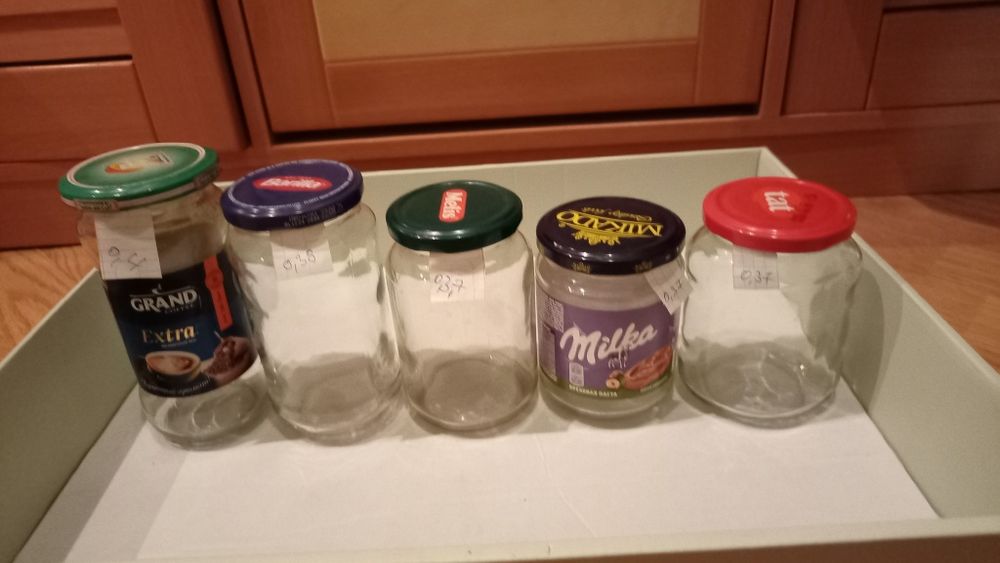 Стеклянные банки для заготовок.