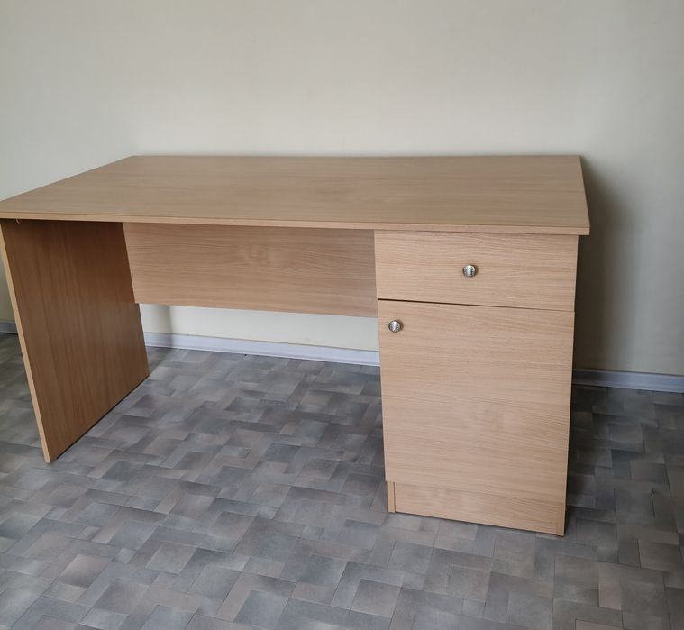 Продам компьютерный стол