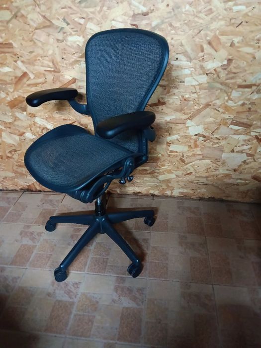 Scaun ergonomic Herman Miller clasic mărimea B .
