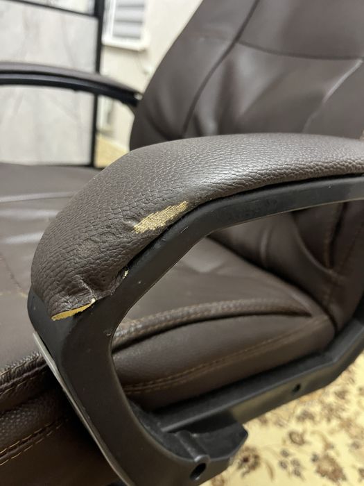 Офисное кресло.