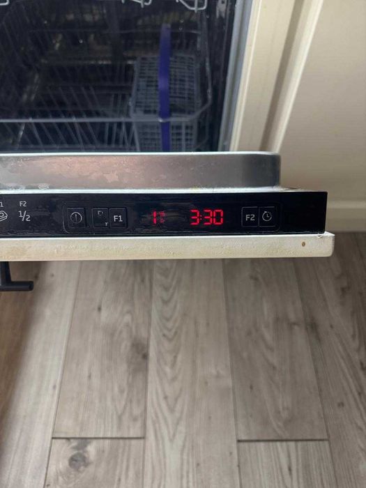 Встроенная посудамойка