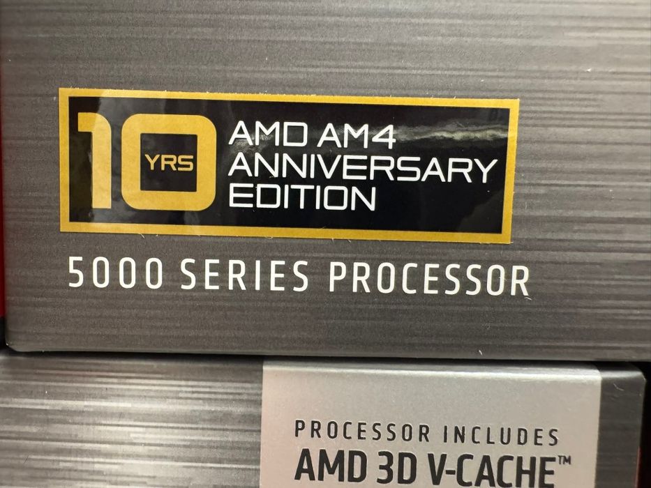 Процесор Ryzen 7 5800X3D - 10th anniversary edition