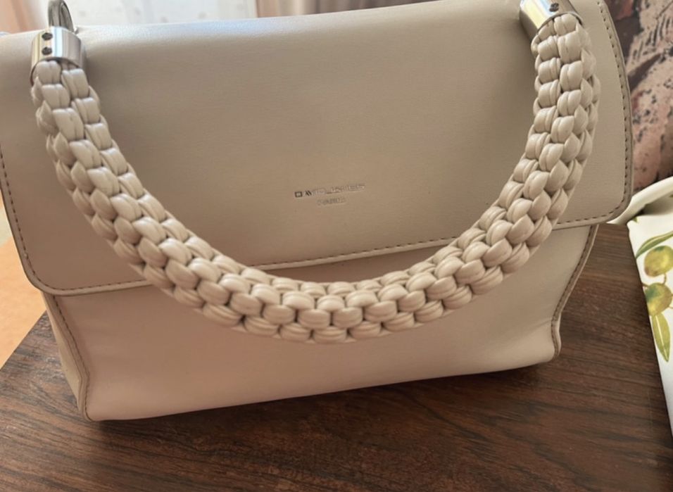 Geanta de culoare nude