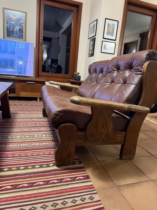 Дивани от естествена кожа и естествен дъб