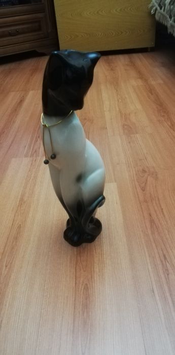 Продам статуэтку кошечка.