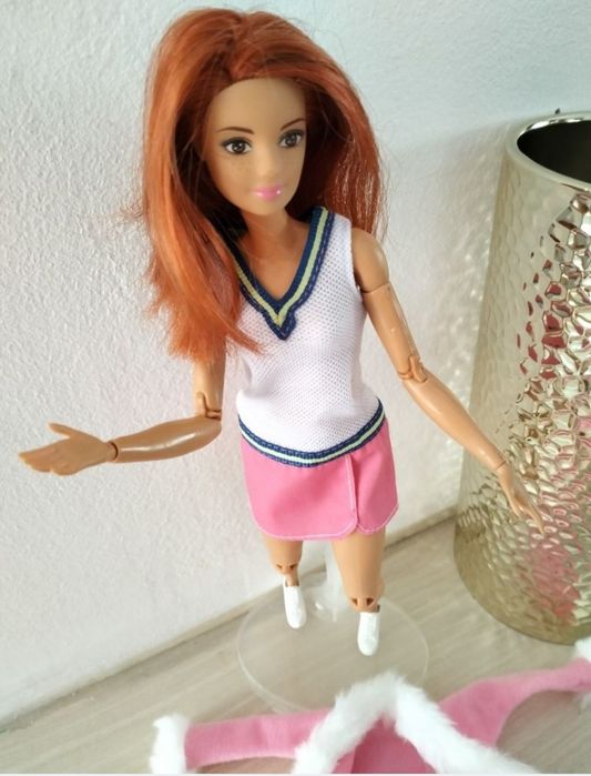 Papusi Barbie made to move