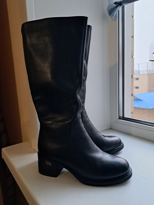 Зимние сапоги, 37 р. Одевала один раз, пишите на ватсап