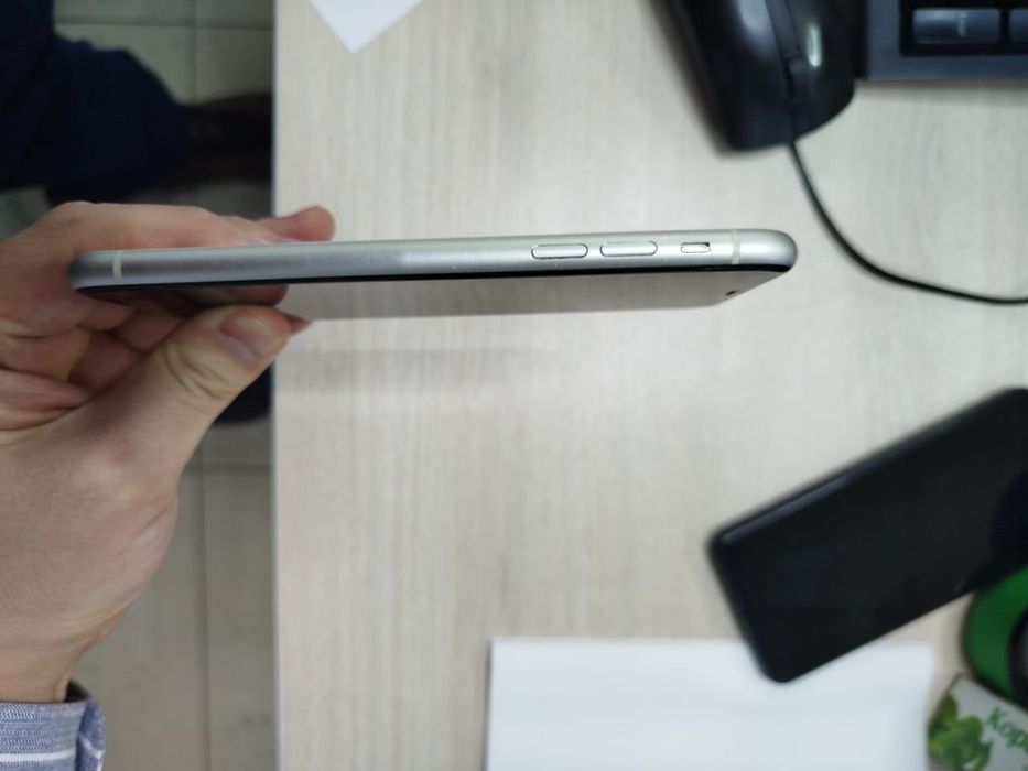 Продам IPhone 11