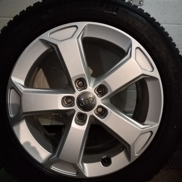 Vand jante aliaj Originale Audi cu anvelope Michelin.
215/55/R17 
Dime