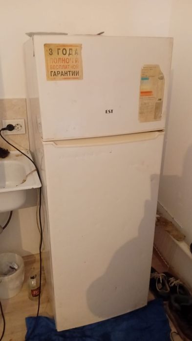 Продам холодильник и раскладушку