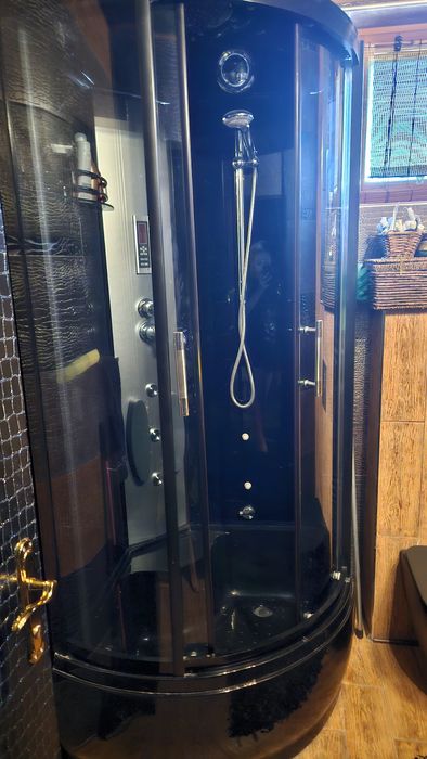 Дизайнерска душ кабина