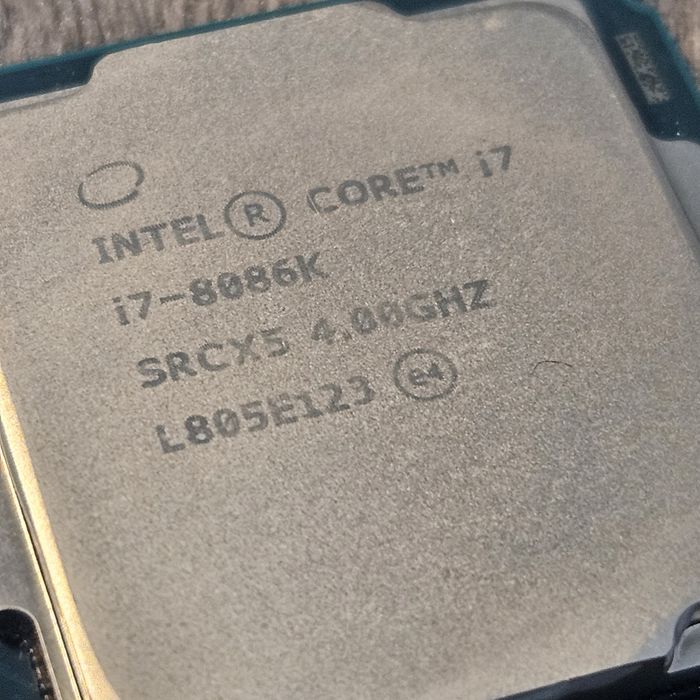 Vand procesor i7-8086k funcional
