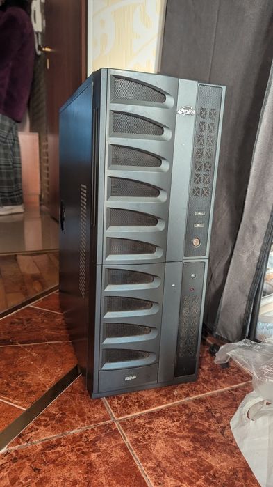Сървърен компютърен кейс Spire, 4gb ram, 700 W захранване, 4 ядрен про