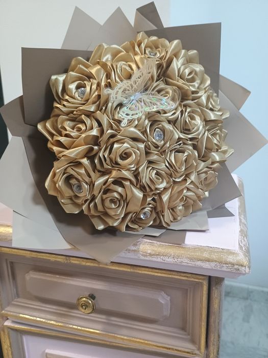 Buchet trandafiri din satin