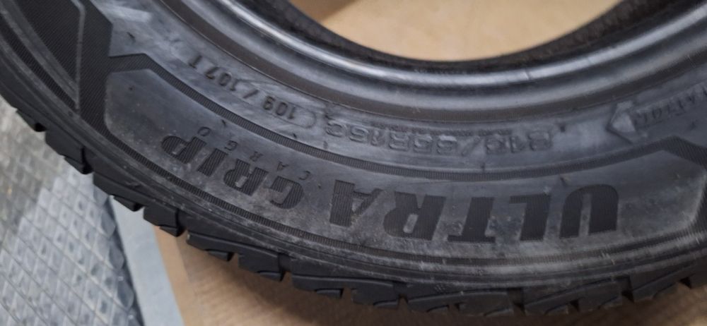 КАТО НОВА! 215 65 16C Goodyear ultragrip cargo