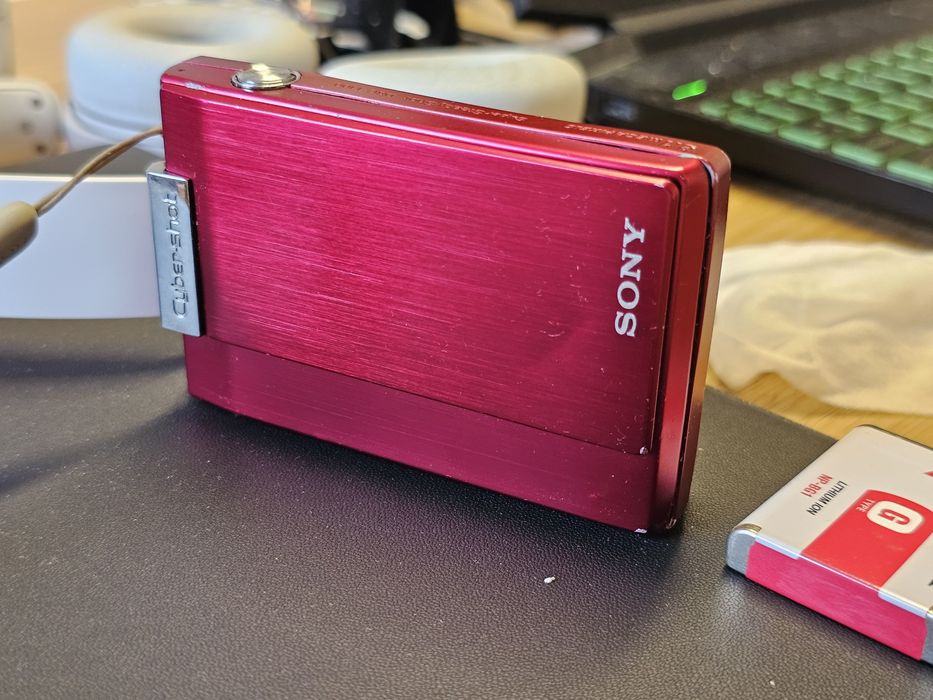 Sony Cyber-shot DSC-T100 (цикламен цвят) – фотоапарат