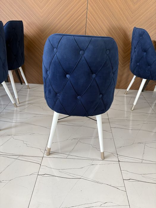 Стулья не долго пользовались