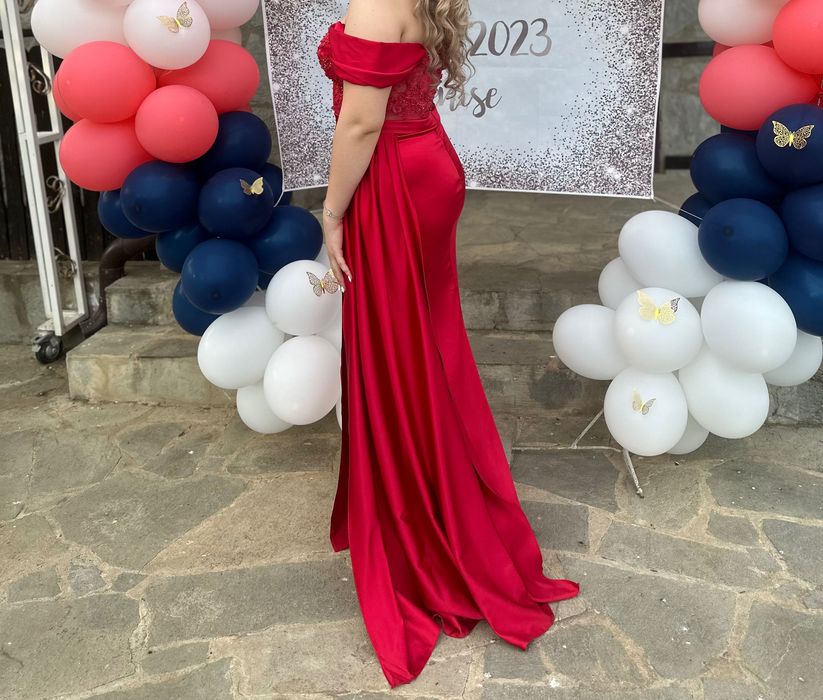 Абитуриентска рокля в червено 44 размер