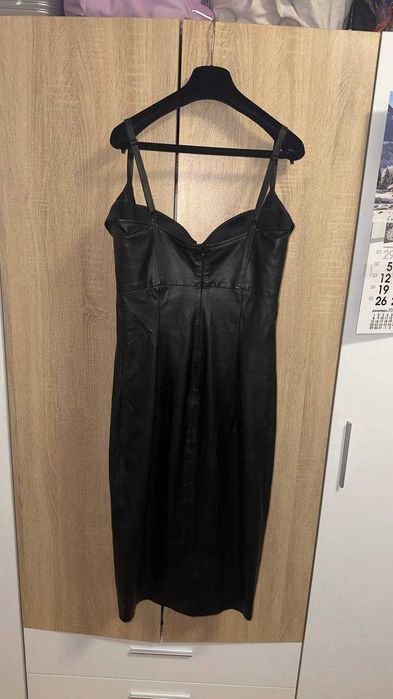 Дамска вечерна рокля миди от еко кожа Clarsy, като нова, S/M