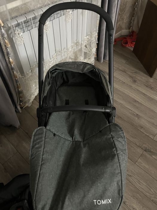 Б/у коляска от tomix 2в одном