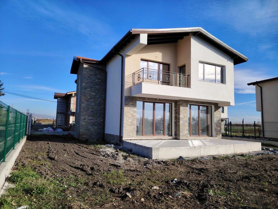 Продава се Къща в с. Петърч, Област София-област - 211 кв.м за 769 €/кв.м - Снимка #4