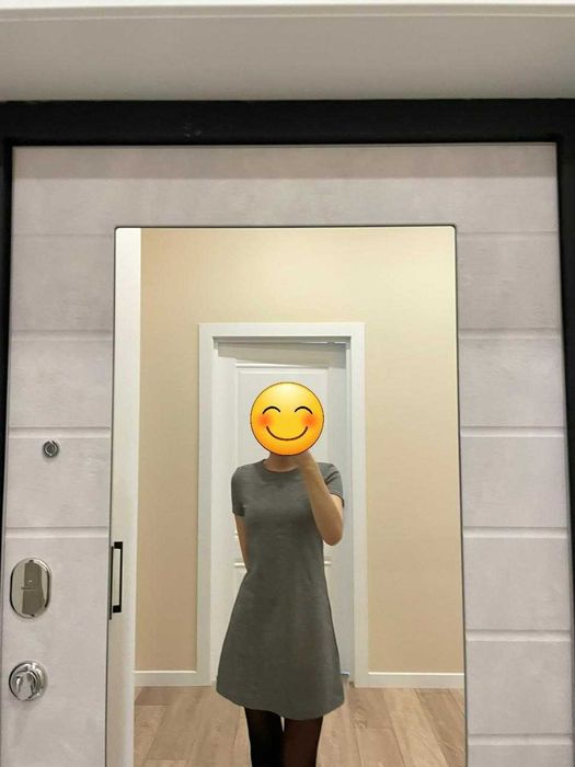 Продаётся платье в крапинку от Mango