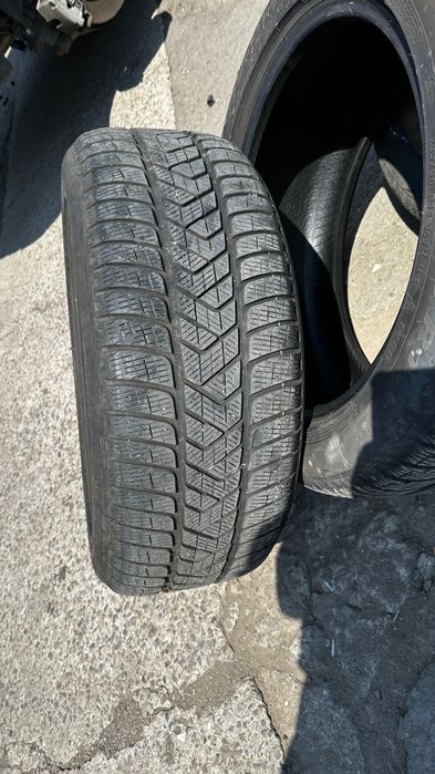 Зимни Рън флат гуми за БМВ х5 Pirelli Scorpion . 255/50/19 .