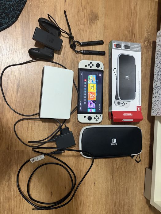 Nintendo console OLED cu husa si ecran de protectie