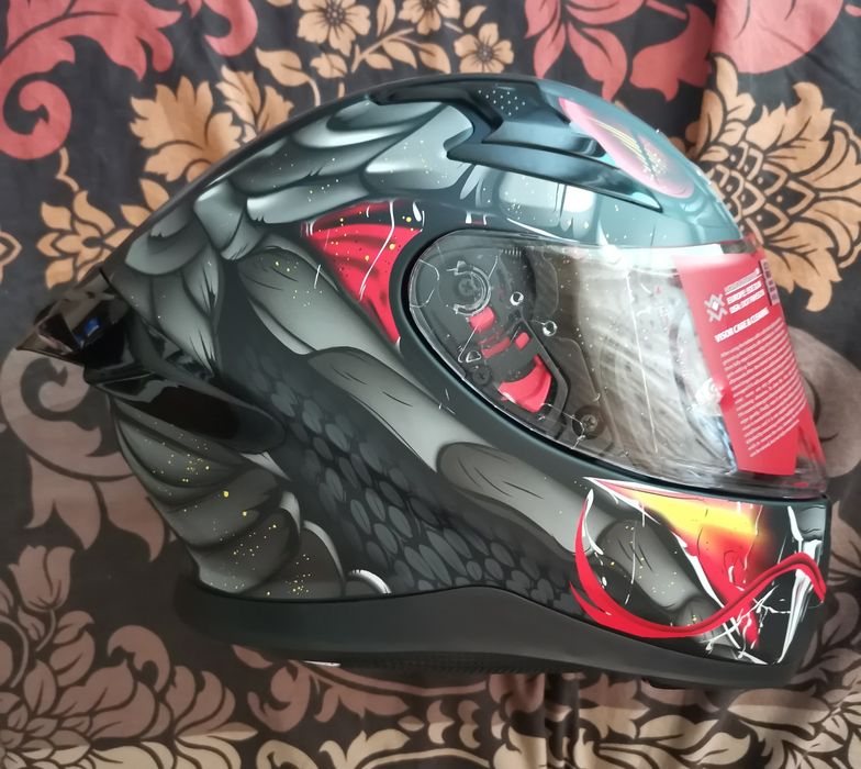 Каска за мотор Axor Apex Venomous с очила