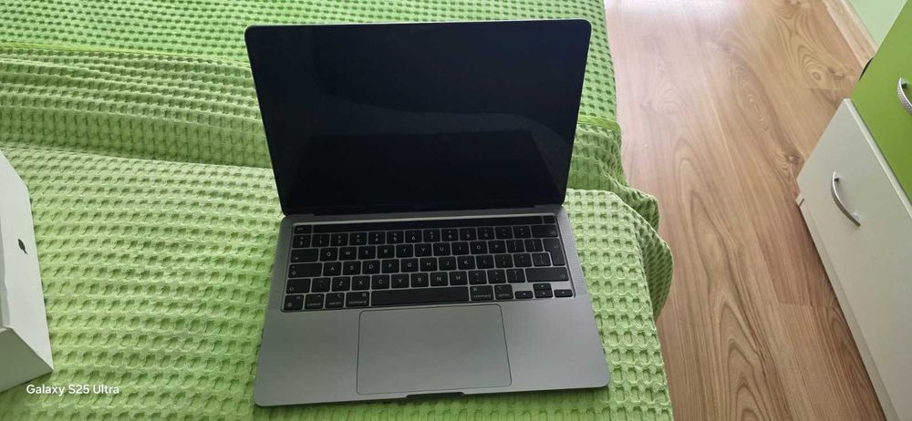 Продавам MacBook Pro 13"