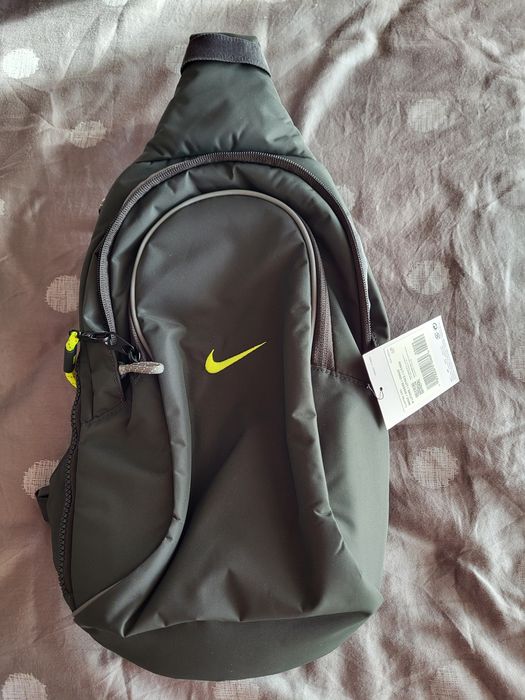 Nike Sportswear Essentials Sling Bag 8L – НОВА с етикет