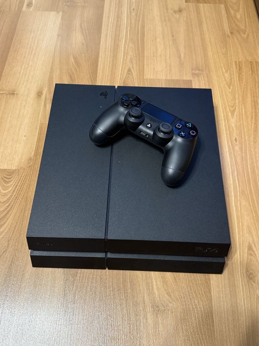 Playstation 4 PS4 в отлично състояние и игри