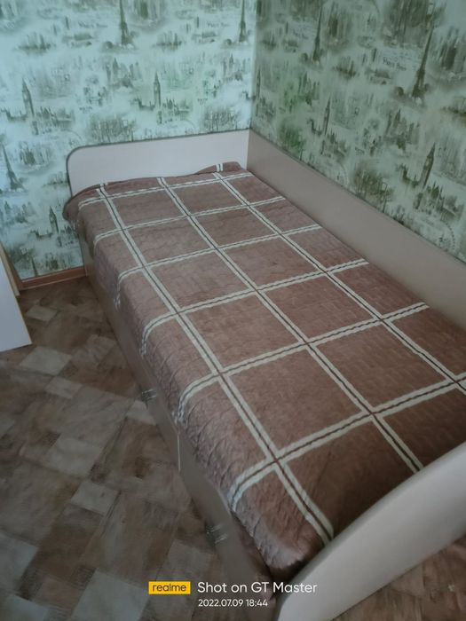 Продам кровать с матрасом  в очень хорошем состоянии