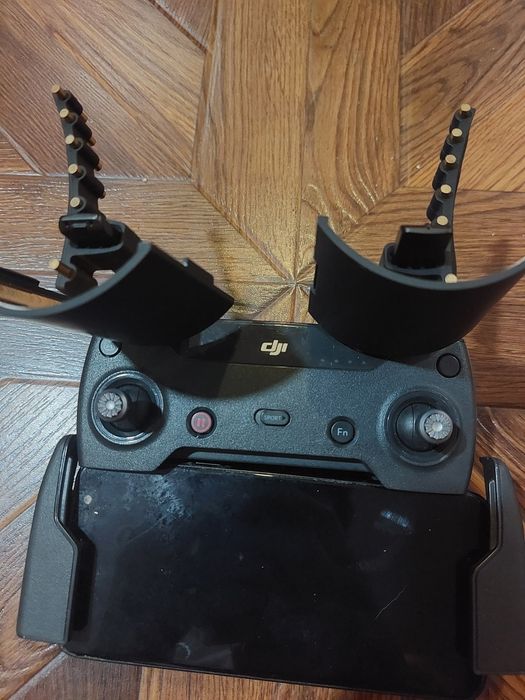 Дрон Dji Spark с дистанционно.