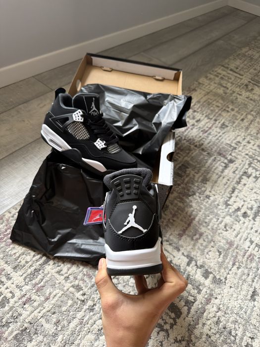 Jordan 4 White Thunder
