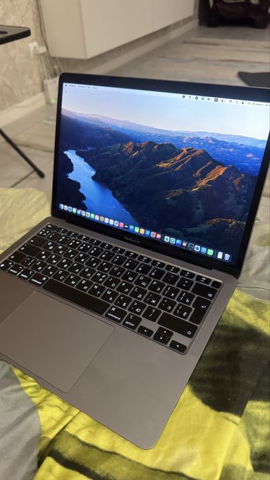 Продам macBook air 2020