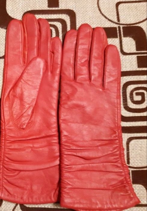 Женские перчатки