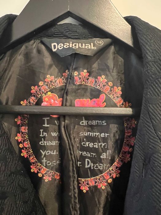 Продава се: яке Desigual