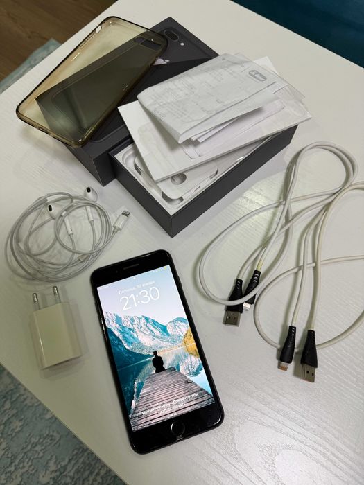 iPhone 8 plus 128gb black