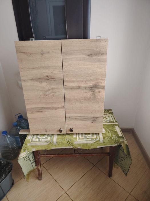 Продам кухонный навесной шкаф
