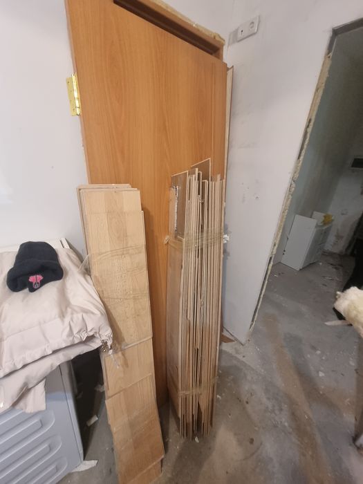 Отдам ламинат, двери