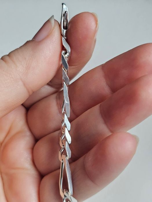 Красива сребърна гривна