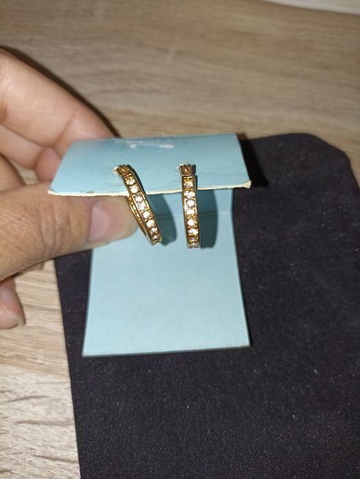 Обеци нови в кутийка